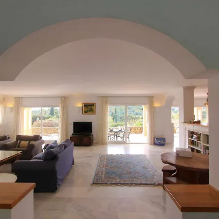 1175 El Paraiso * Estepona