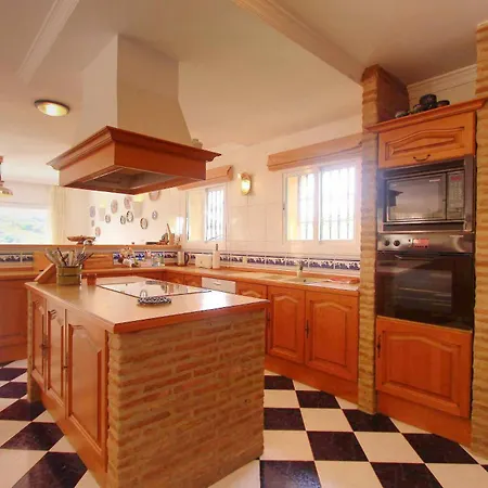 1175 El Paraiso Villa Estepona